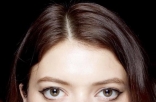 担心这个夏天不出彩？Lisa的猫系眼妆会出手！